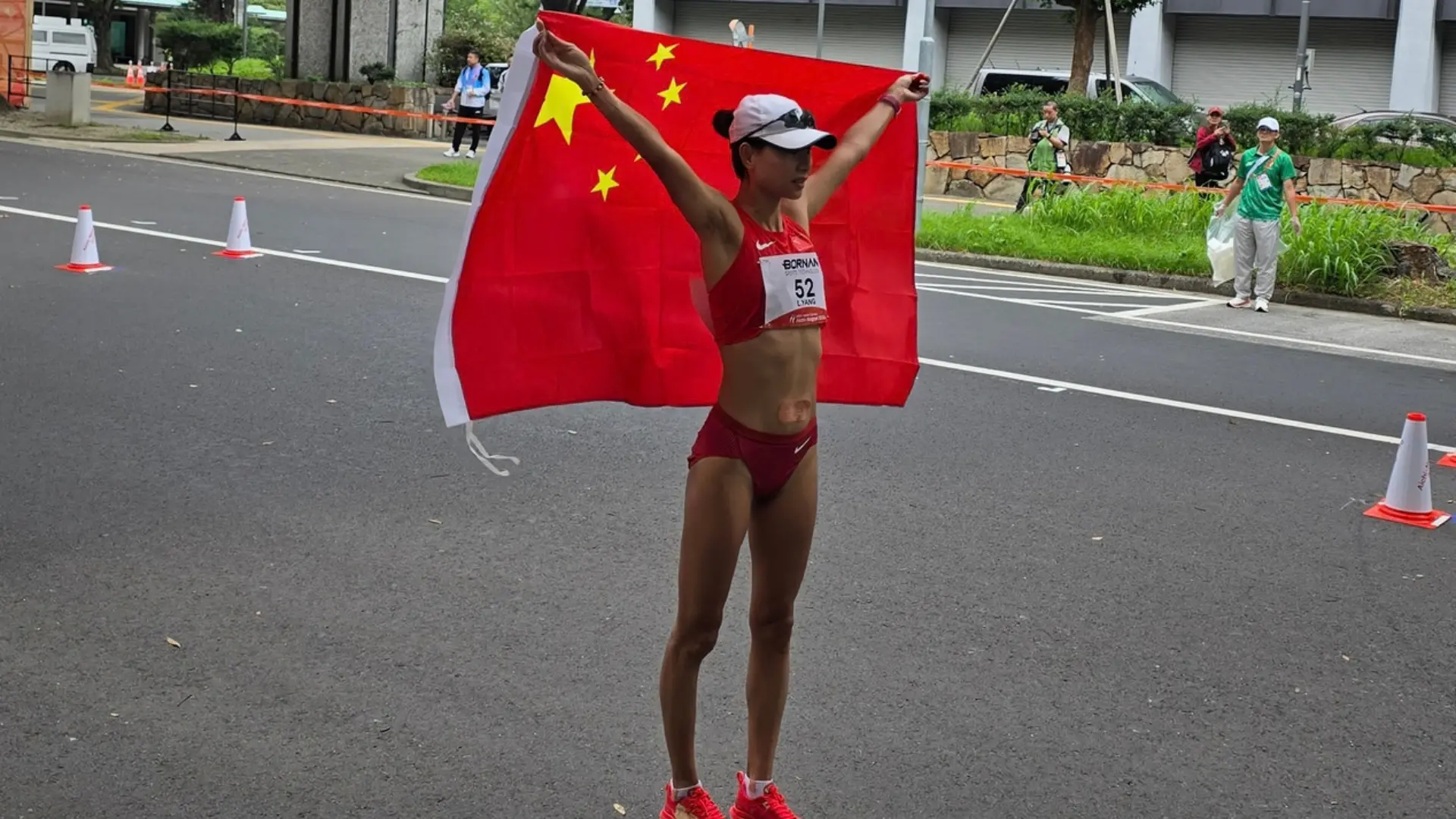 China’s Golden Sweep: Shengji Shi and Yang Liujing Dominate Half Marathon Race Walk to Open Asian Games