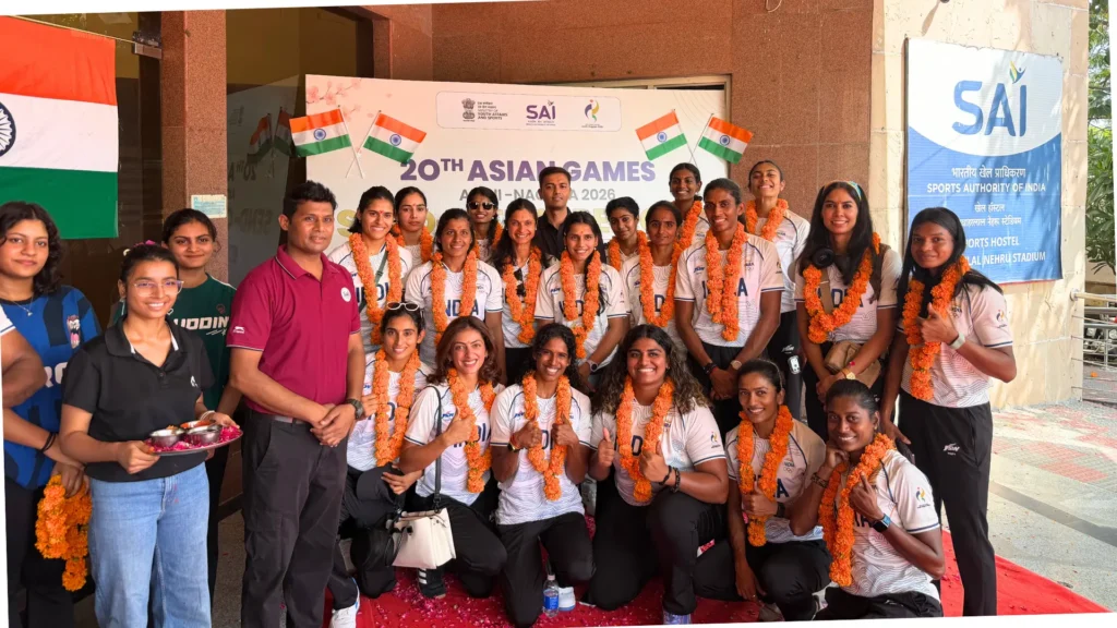 Indian athletes receive a warm send-off at Jawaharlal Nehru Stadium